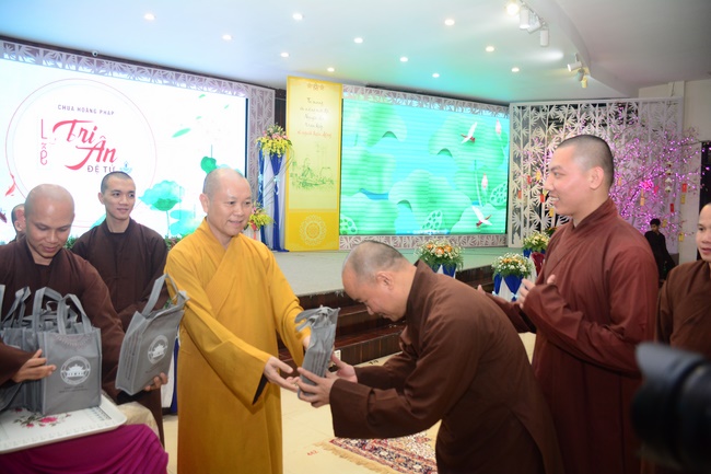 The second gratitude ceremony for the disciples.