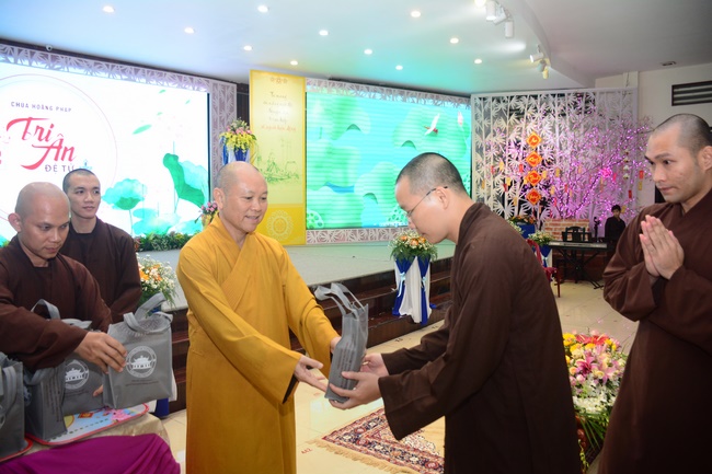 The second gratitude ceremony for the disciples.