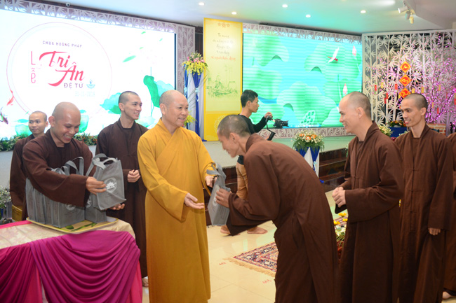 The second gratitude ceremony for the disciples.