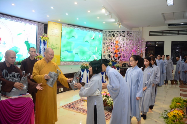 The second gratitude ceremony for the disciples.