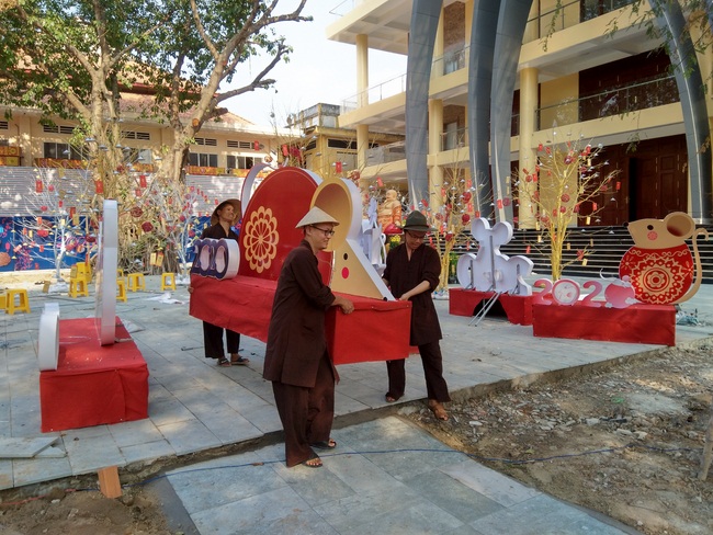 Series photos of activities preparing for the New Year 2020