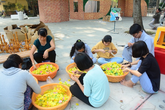 Series photos of activities preparing for the New Year 2020