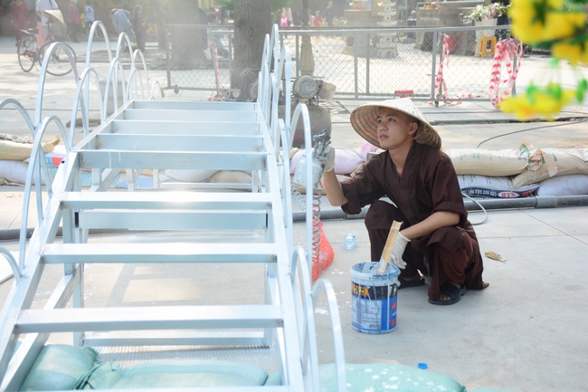 Series photos of activities preparing for the New Year 2020