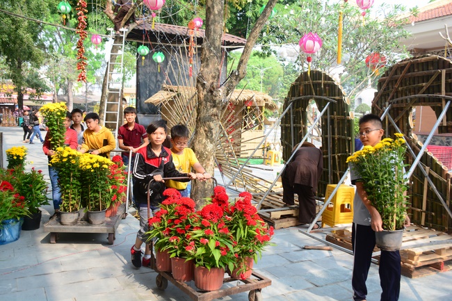 Series photos of activities preparing for the New Year 2020