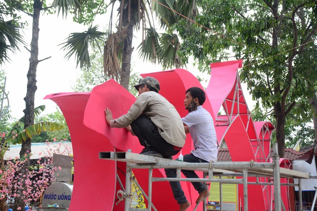 Series photos of activities preparing for the New Year 2020