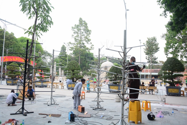 Series photos of activities preparing for the New Year 2020