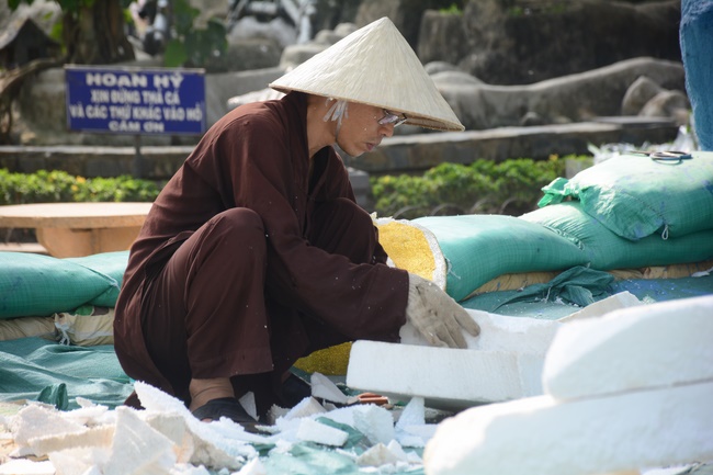 Series photos of activities preparing for the New Year 2020