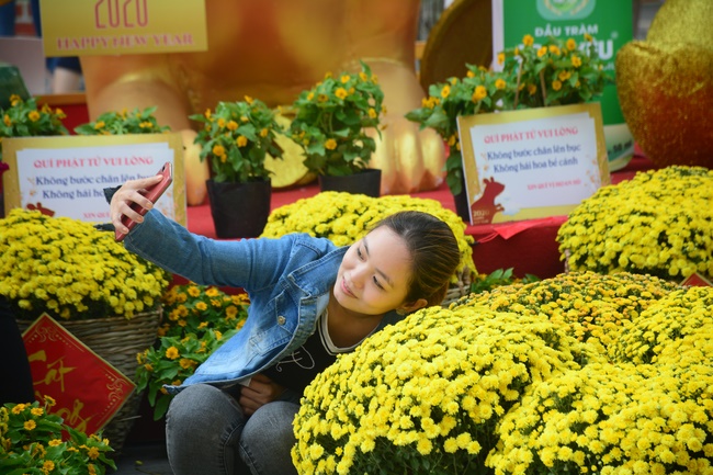 Series photos of activities preparing for the New Year 2020