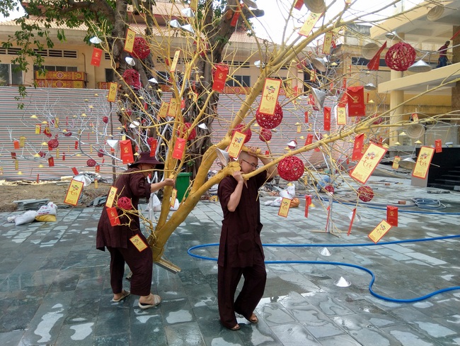 Series photos of activities preparing for the New Year 2020