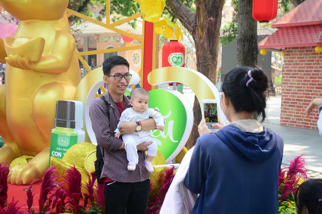 Series photos of activities preparing for the New Year 2020