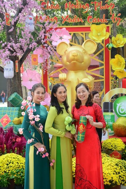 Series photos of activities preparing for the New Year 2020