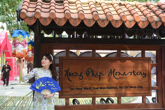 Series photos of activities preparing for the New Year 2020