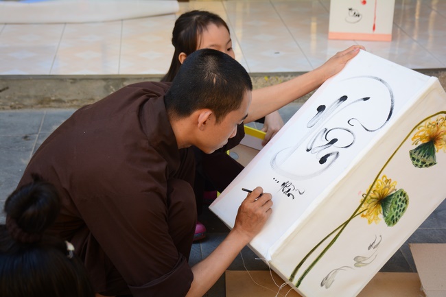 Series photos of activities preparing for the New Year 2020