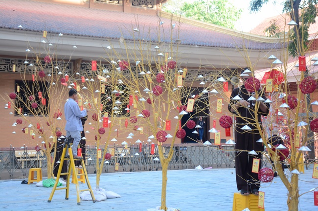 Series photos of activities preparing for the New Year 2020