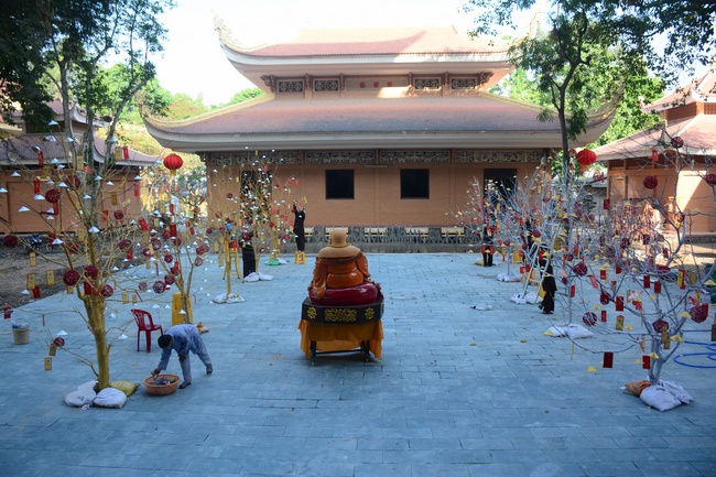 Series photos of activities preparing for the New Year 2020