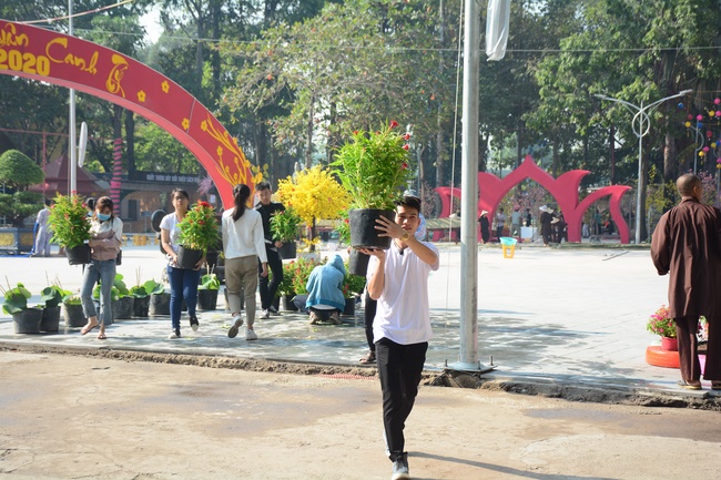 Series photos of activities preparing for the New Year 2020