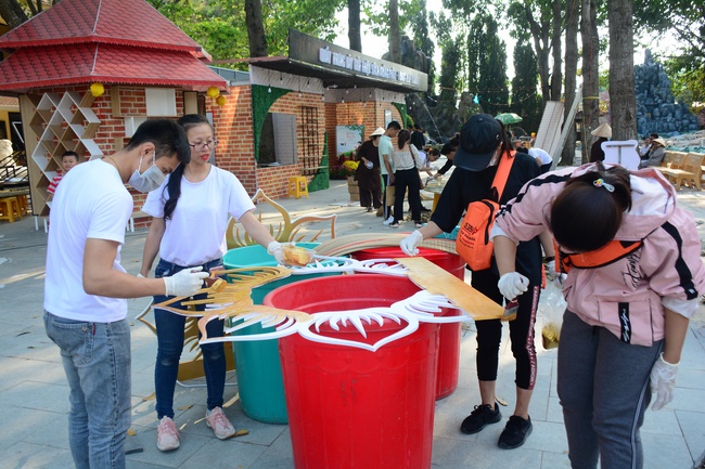 Series photos of activities preparing for the New Year 2020