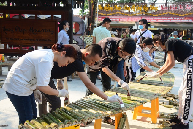 Series photos of activities preparing for the New Year 2020