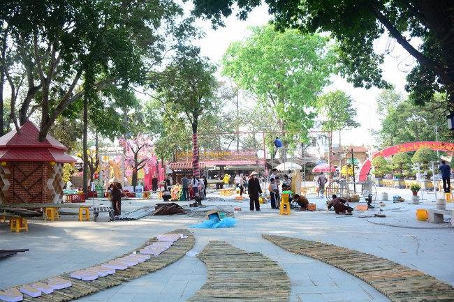 Series photos of activities preparing for the New Year 2020