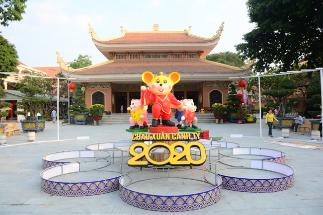 Series photos of activities preparing for the New Year 2020