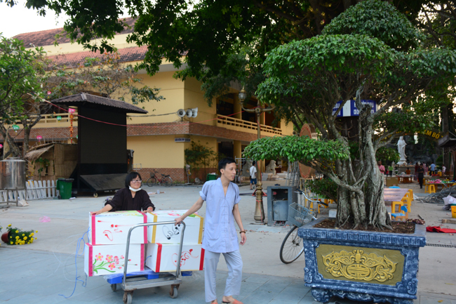 Series photos of activities preparing for the New Year 2020