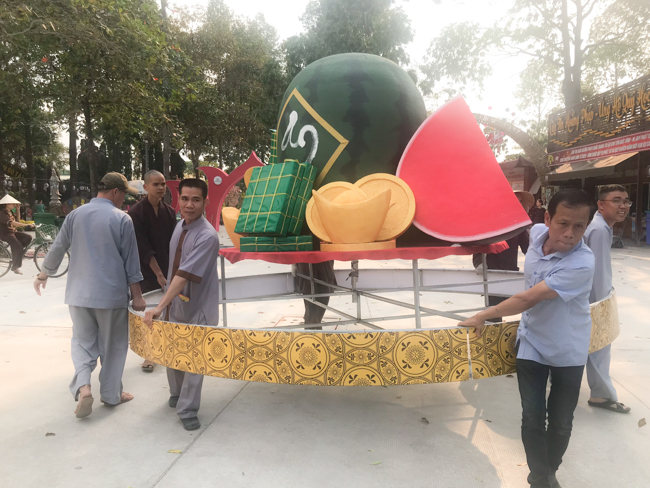 Series photos of activities preparing for the New Year 2020