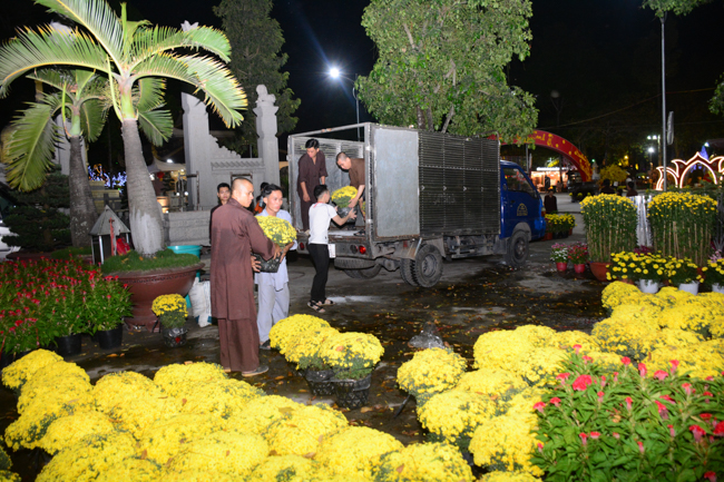 Series photos of activities preparing for the New Year 2020