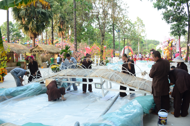 Series photos of activities preparing for the New Year 2020