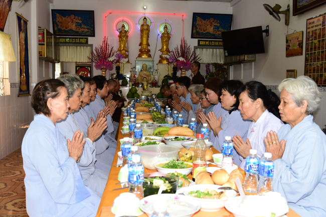 Tu niệm Phật một ngày Cần Thơ