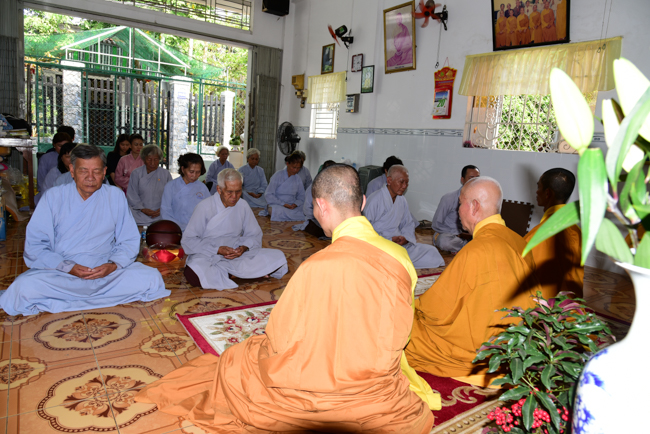 Tu niệm Phật một ngày Cần Thơ