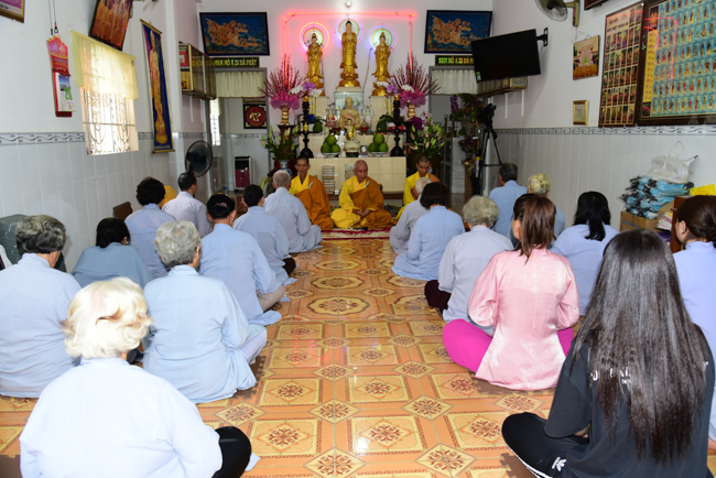 Tu niệm Phật một ngày Cần Thơ