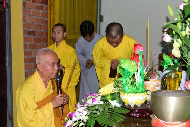 The rite praying for rebirth to Nun Ven. Thich Nu Nhuan Nha