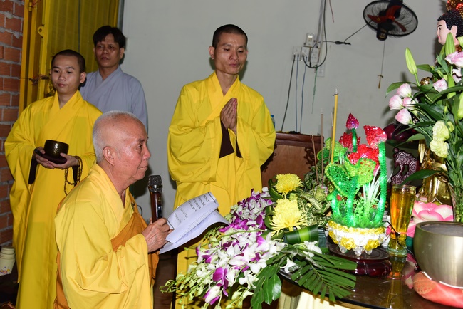 The rite praying for rebirth to Nun Ven. Thich Nu Nhuan Nha