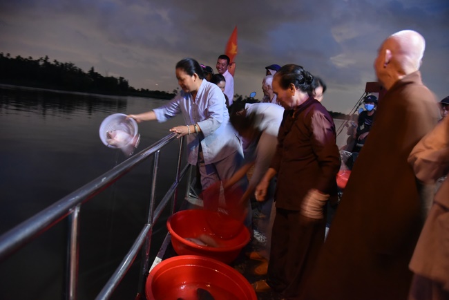 The rite praying for rebirth to Nun Ven. Thich Nu Nhuan Nha