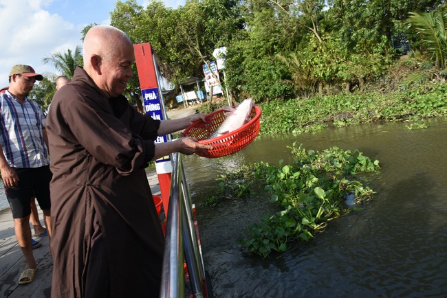 The rite praying for rebirth to Nun Ven. Thich Nu Nhuan Nha