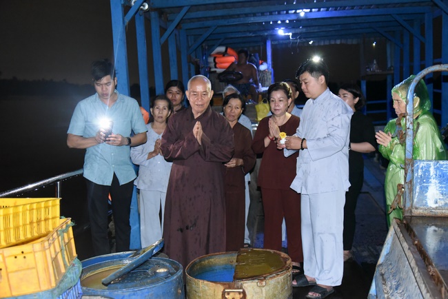 The rite praying for rebirth to Nun Ven. Thich Nu Nhuan Nha