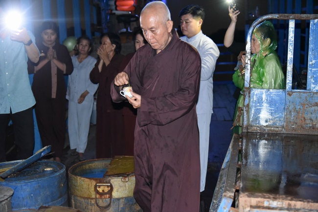 The rite praying for rebirth to Nun Ven. Thich Nu Nhuan Nha