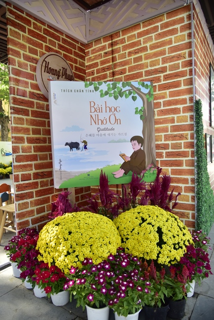 Series photos of activities preparing for the New Year 2020