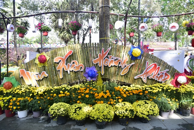 Series photos of activities preparing for the New Year 2020