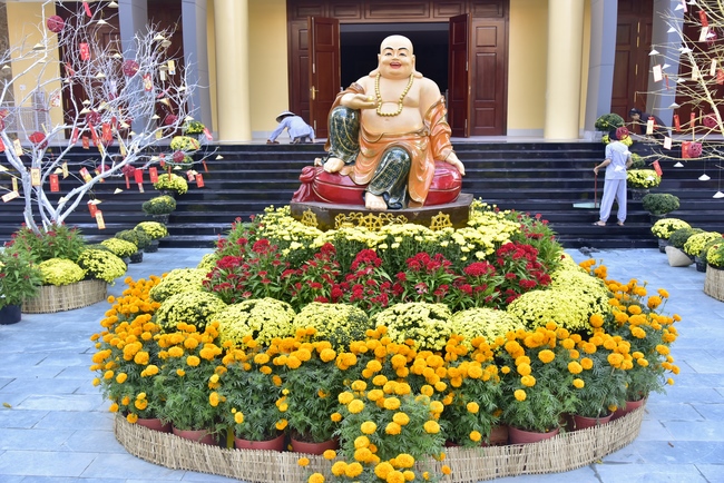 Series photos of activities preparing for the New Year 2020