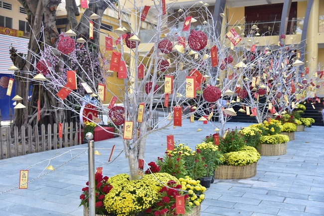 Series photos of activities preparing for the New Year 2020