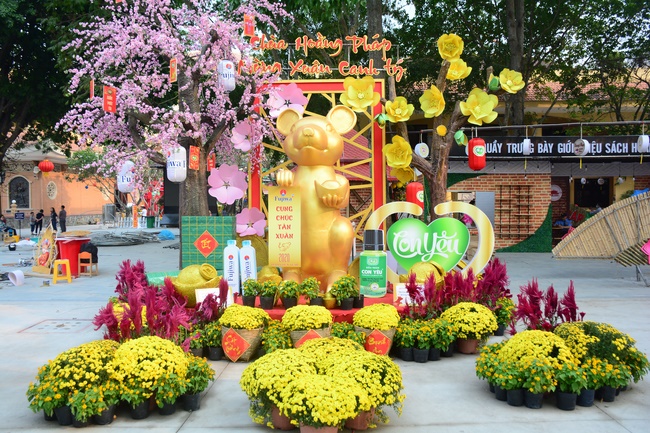 Series photos of activities preparing for the New Year 2020