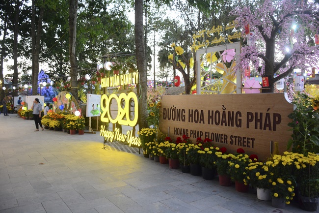 Series photos of activities preparing for the New Year 2020