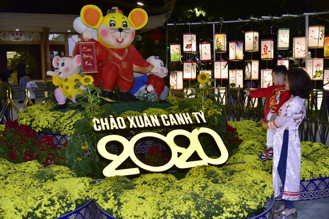 Series photos of activities preparing for the New Year 2020