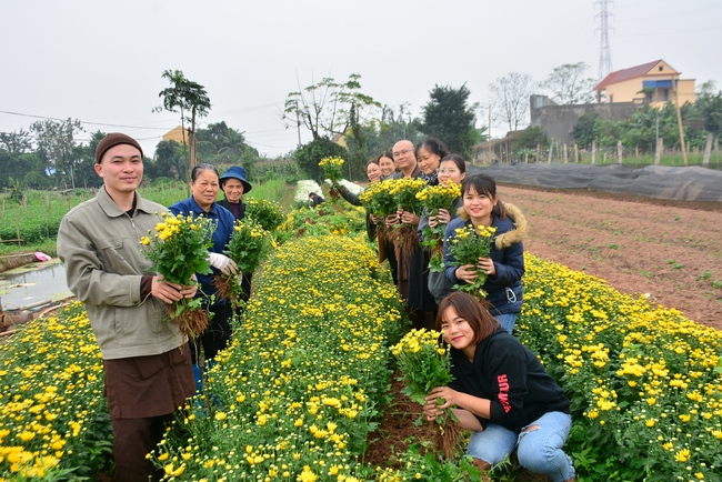 Welcoming the spring at Tay Khanh pagoda, Thai Binh