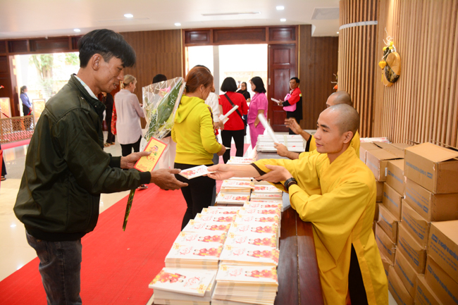 Series of photos on the 2nd day of Tet Holiday