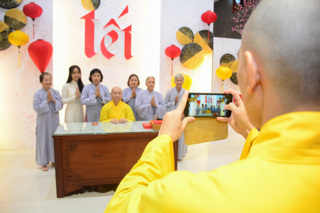 Series of photos on the 2nd day of Tet Holiday