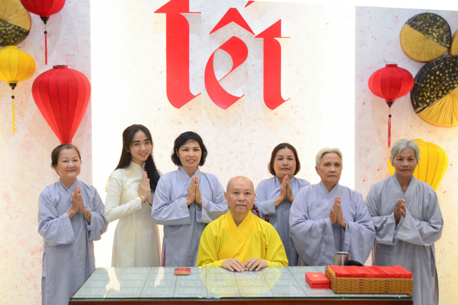 Series of photos on the 2nd day of Tet Holiday