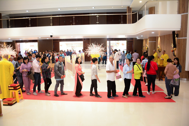 Series of photos on the 2nd day of Tet Holiday