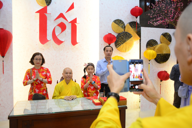 Series of photos on the 2nd day of Tet Holiday